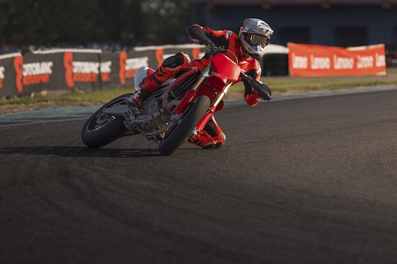 MY27_DESMO450SM_DYNAMICS_12