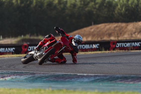 MY27_DESMO450SM_DYNAMICS_31