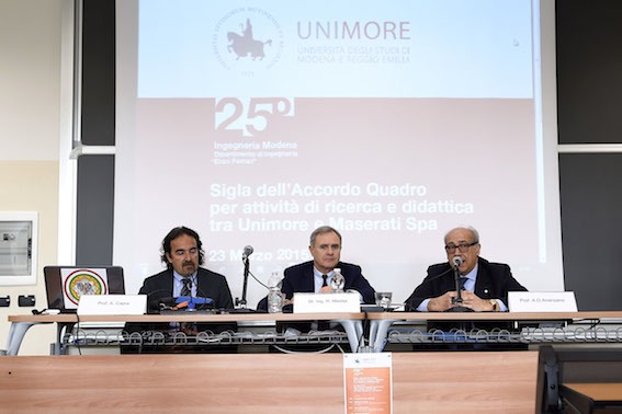 Maserati_UNIMORE_firma-protocollo-collaborazione_da-sinistra_Prof.-A.Capra-direttore-DIEF_Ing.H.Wester-CEO-Maserati_Prof.A.Andrisano-Rettore-UNIMORE_DA15062-12