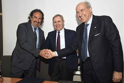 Maserati_UNIMORE_firma-protocollo-collaborazione_da-sinistra_Prof.-A.Capra-direttore-DIEF_Ing.H.Wester-CEO-Maserati_Prof.A.Andrisano-Rettore-UNIMORE_DA26468-1