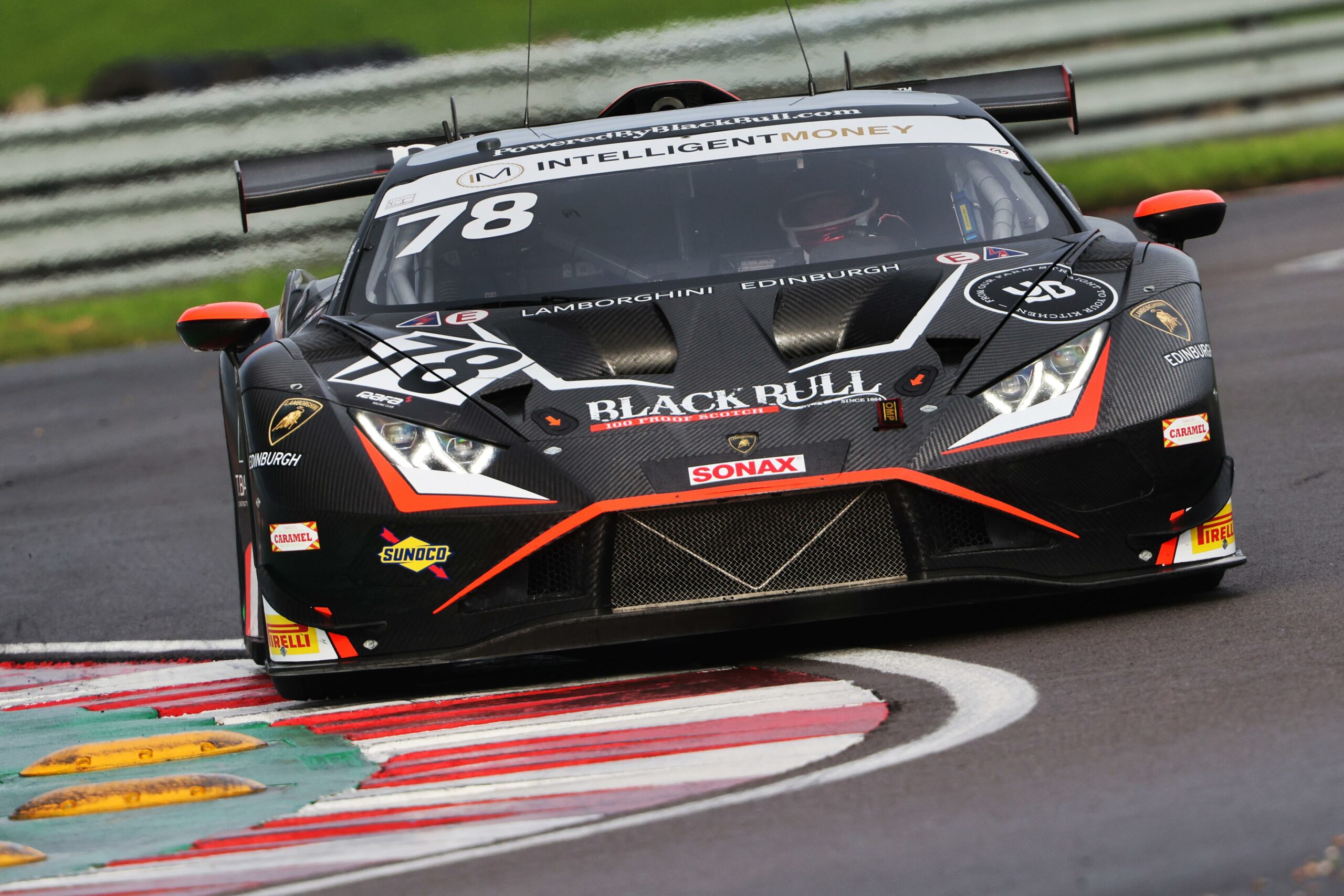 Lamborghini vittoriosa a Donington nella tappa finale del British GT