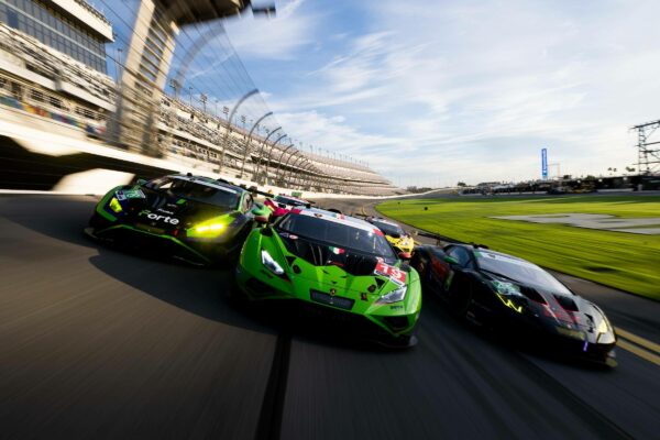 Lamborghini schiera cinque Huracán GT3 EVO2 al via della 24 Ore di Daytona
