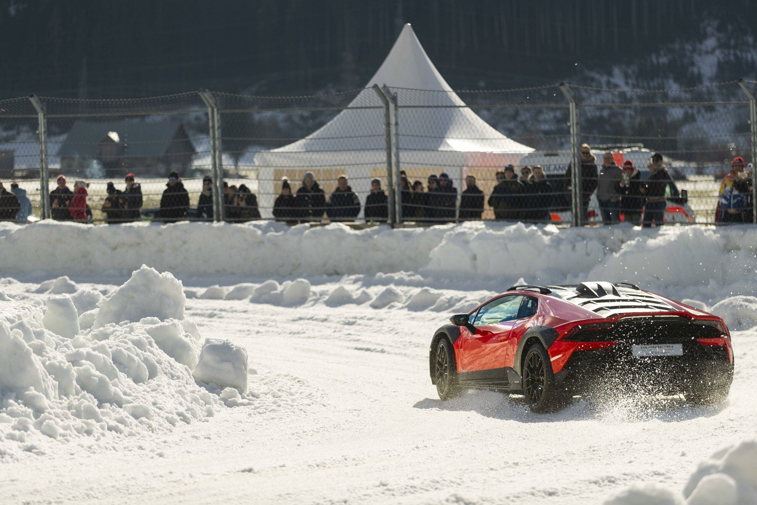 Automobili Lamborghini a Zell am See; La Huracán Sterrato conquista la pista ghiacciata