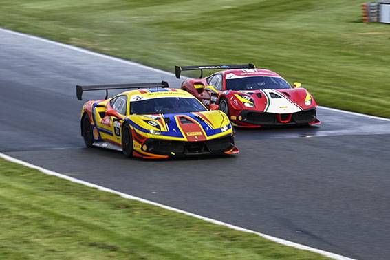 Il Ferrari Challenge UK 2024 prende il via da Brands Hatch