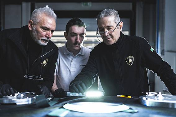 Automobili Lamborghini e Babolat annunciano la partnership con il progetto di racchette da padel