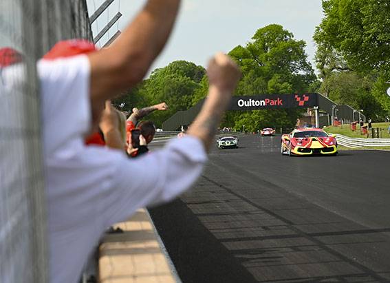 Vittorie per gli esordienti Yates e Dewhirst a Oulton Park
