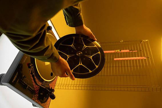 Automobili Lamborghini e Technics presentano la Direct Drive Turntable System SL-1200M7B