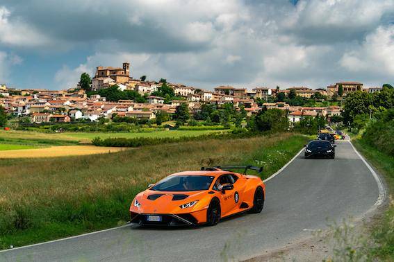 Lamborghini Esperienza Giro 2024 nelle Langhe, Piemonte