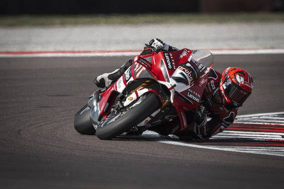Lecuona imprendibile nel venerdì di Cremona: primo sia in FP1 che in FP2. Bulega chiude al secondo posto malgrado due cadute.